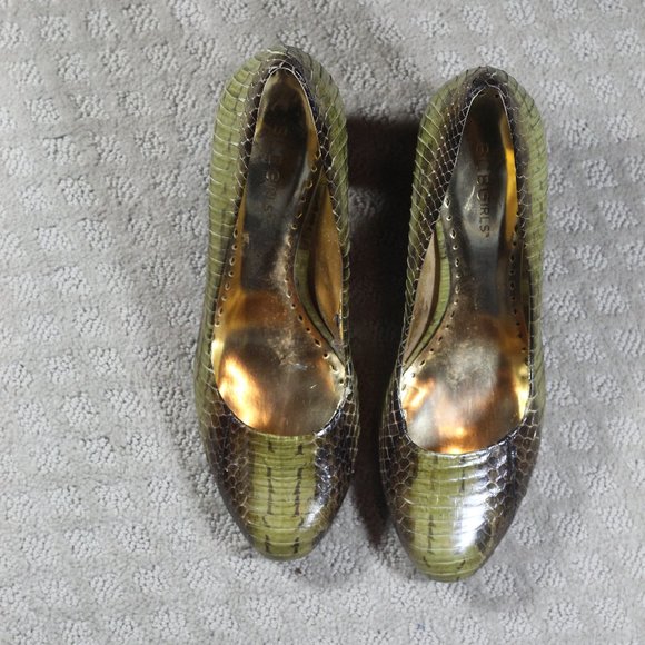 BCBG Girl Size 9B Olive Green Crocodile 3.5" Heels - Picture 2 of 8